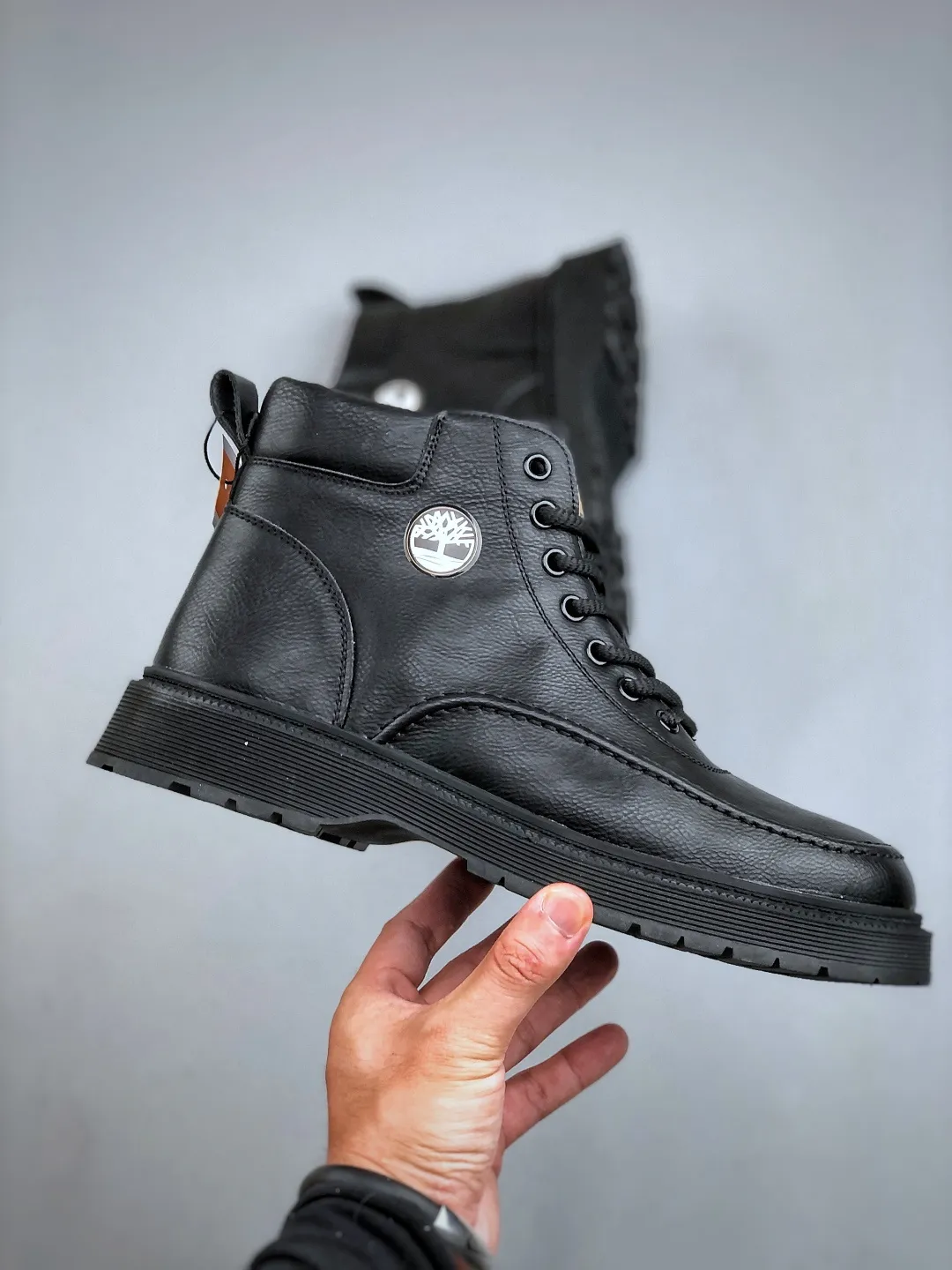 💰480 /Timberland Timberland/Timberland classic model 25ss new high-top, classic re-creation, brand new upgrade, Guangdong factory quality, original box and original packaging, the fabric is made of Italian top frosted cowhide, with anti-odor and anti-corrosion genuine leather latex insoles, giving you a perfect wearing experience. High-quality and durable, a must-have for sportsmen. Specializes in not looking handsome. High-quality, first-class foot feel. Exclusive supply. Item number: TB23066 Size: 38-44